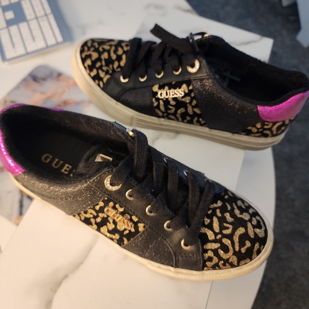 Guess black/gold leopard print sneakers. Lightly worn. Good condition.Size 7.5.